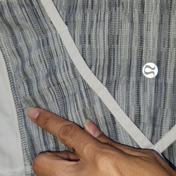 Women’s Speed Up Short Shorts.  Size 4. - Picture 7 of 10